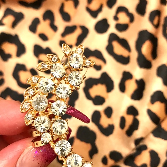 Gold Ear Cuff - Picture 4 of 7